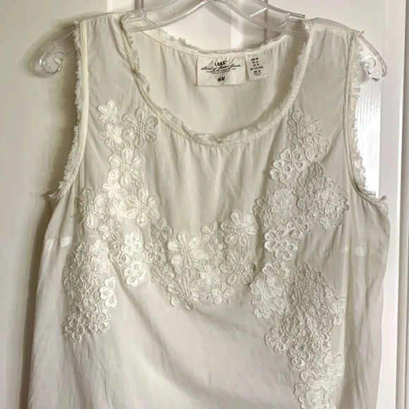 EUC womens H&M LOGG sheer white cotton blouse size 10 with appliqué flowers - Picture 2 of 5